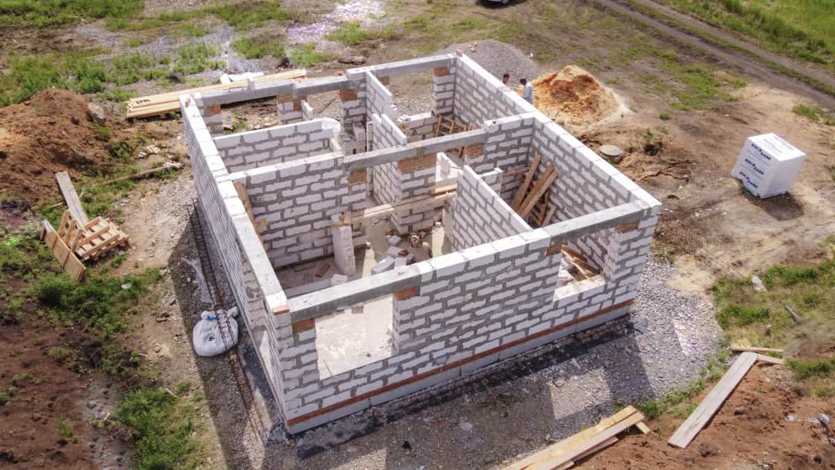 Дом из газобетона - кладка стен